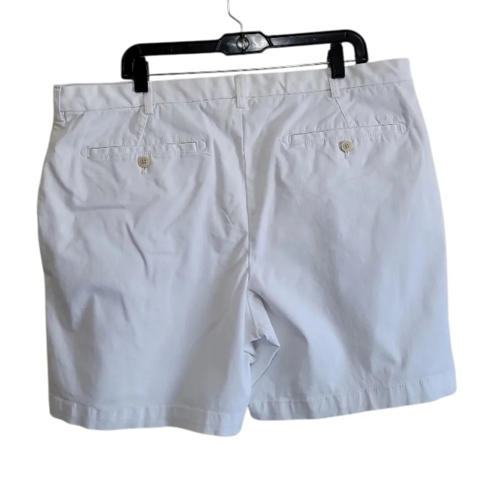 Izod men's White Bermuda Shorts Size 40